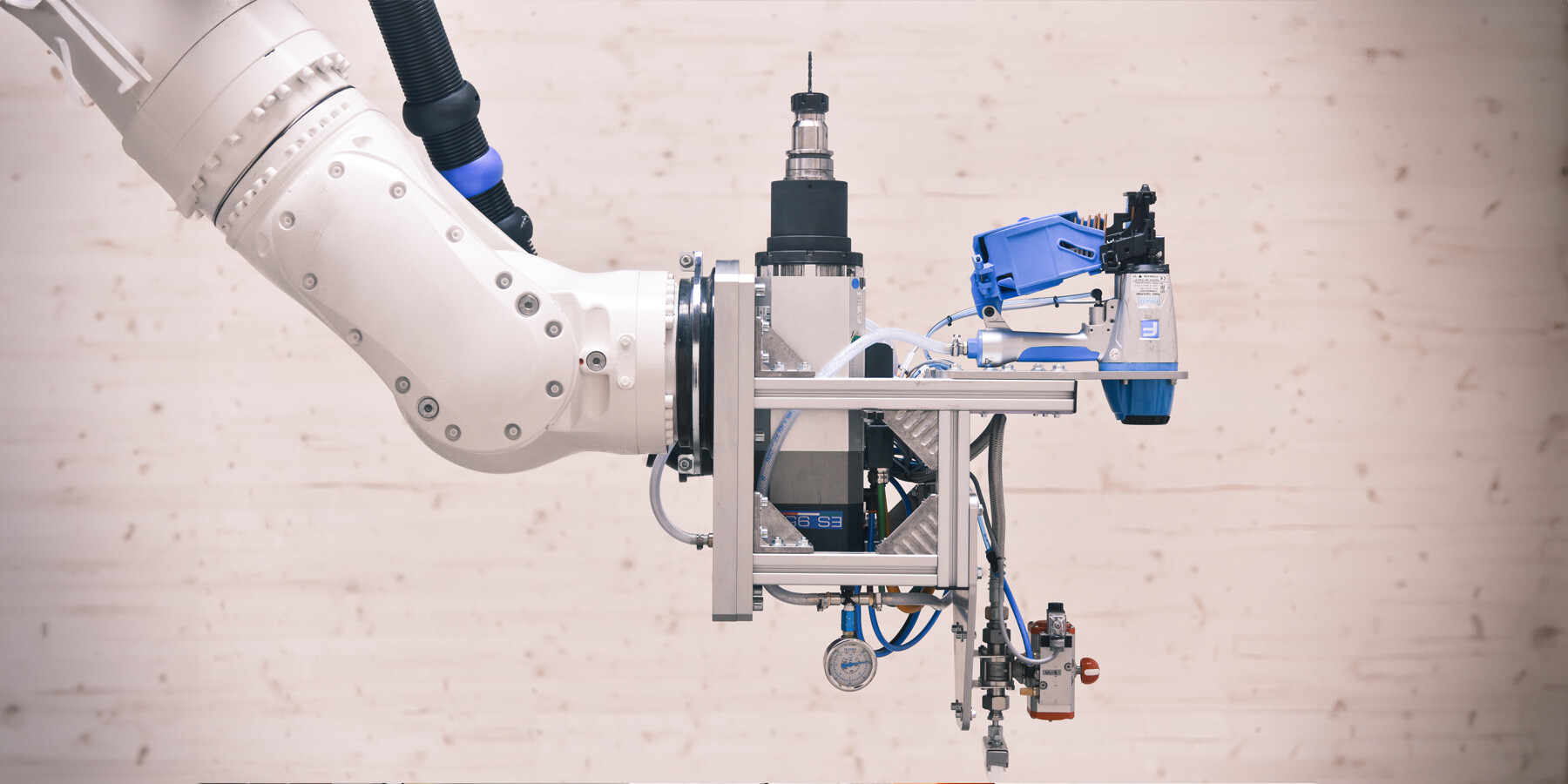 becrobotics-fanuc-kuka-Industrial-Robot-Applications-multi-tool-end-effector-automation-manufacturing