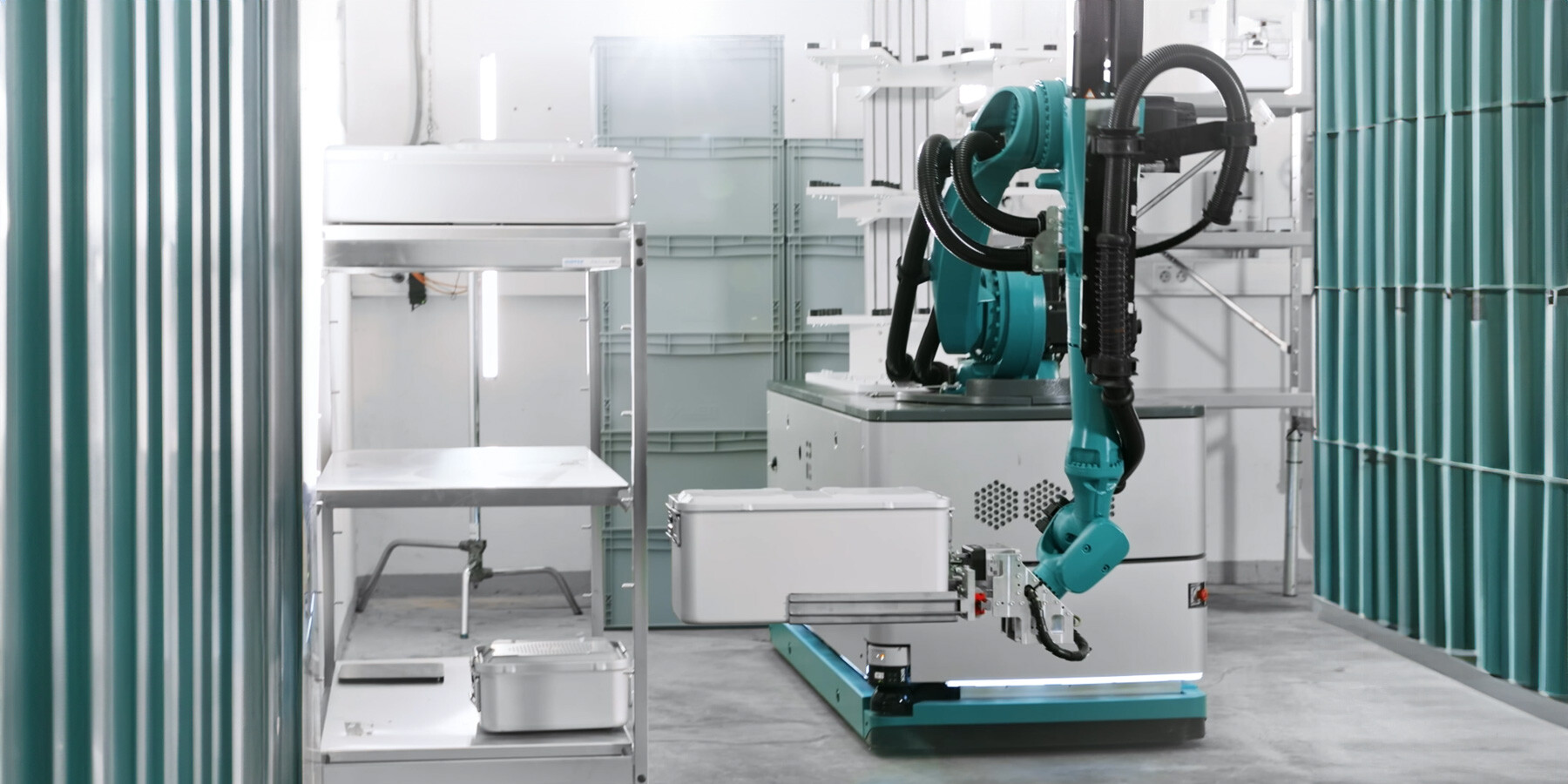 AEMP Automation - Handling von Sterilgutcontainern mit dem mobilen Roboter KUKA KMR Cybertech